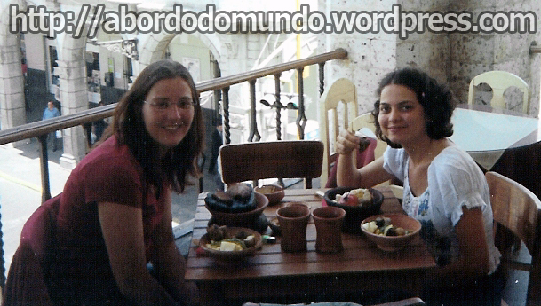 No restaurante Soncolay em Arequipa, Peru, con a holandesa Clara, que também viajava por ali.