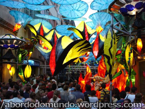 Rua enfeitada no bairro Gracia- Barcelona