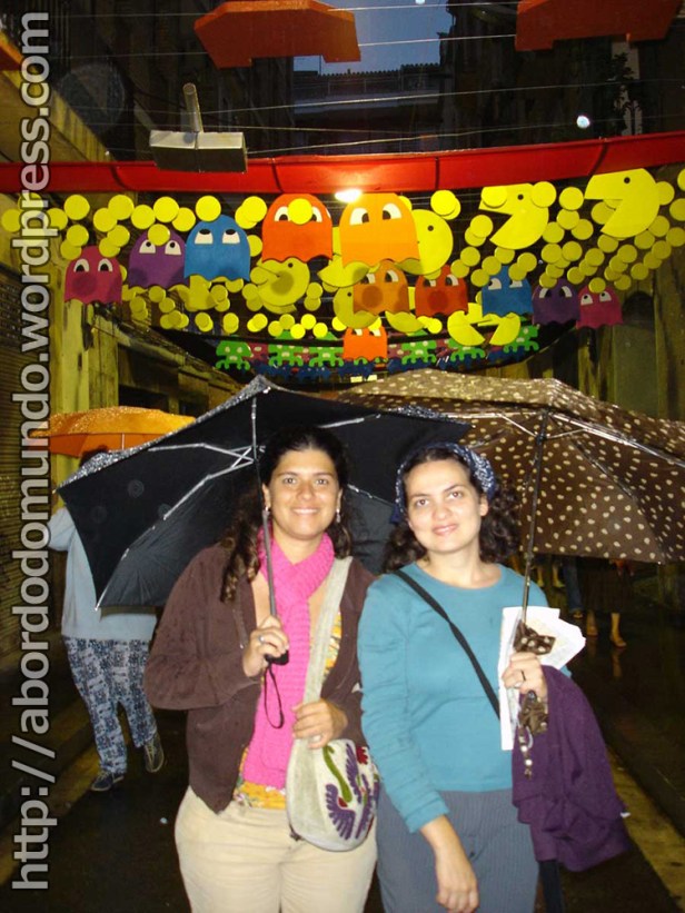 Tati e eu na rua dos jogos eletrônicos