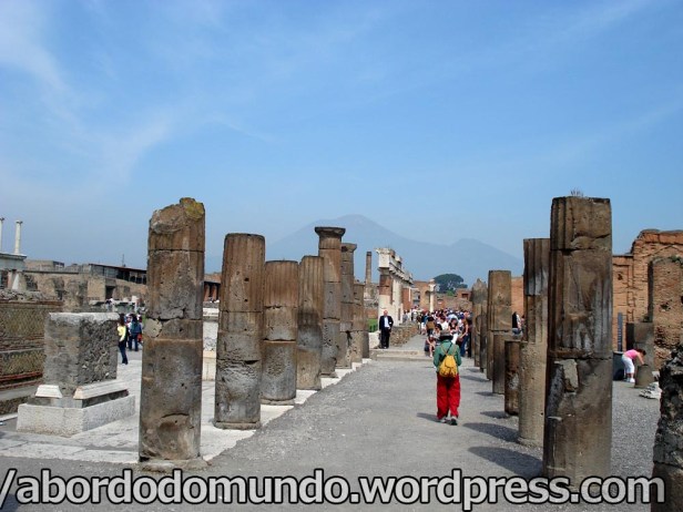 webDSC01384 Pompéia com o Vesúvio ao fundo