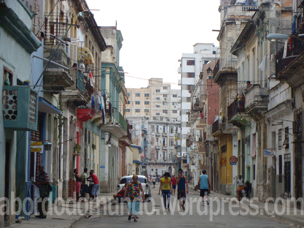 ...e pessoas nas ruas, muitas pessoas