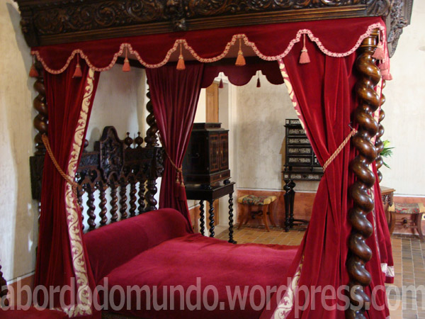 A cama onde supostamente morreu Leonardo Da Vinci, Clos de Luces. 