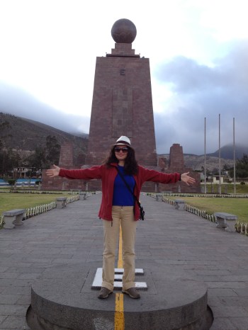 E só para garantir... uma foto na outra mitad del mundo... 