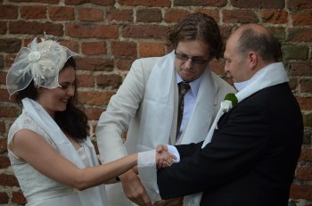 Tradição celta do handfasting- atar das mãos