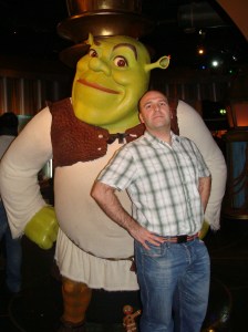 No Madame Tussauds em Londres... Chris e seu sósia