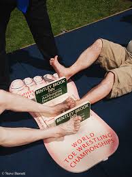 toe wrestling3