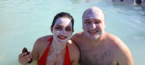 Na lagoa Azul você pode pegar a sílica, espécie de argila e passar na pele. Rica em minerais e um monte de coisa que faz bem pra pele.