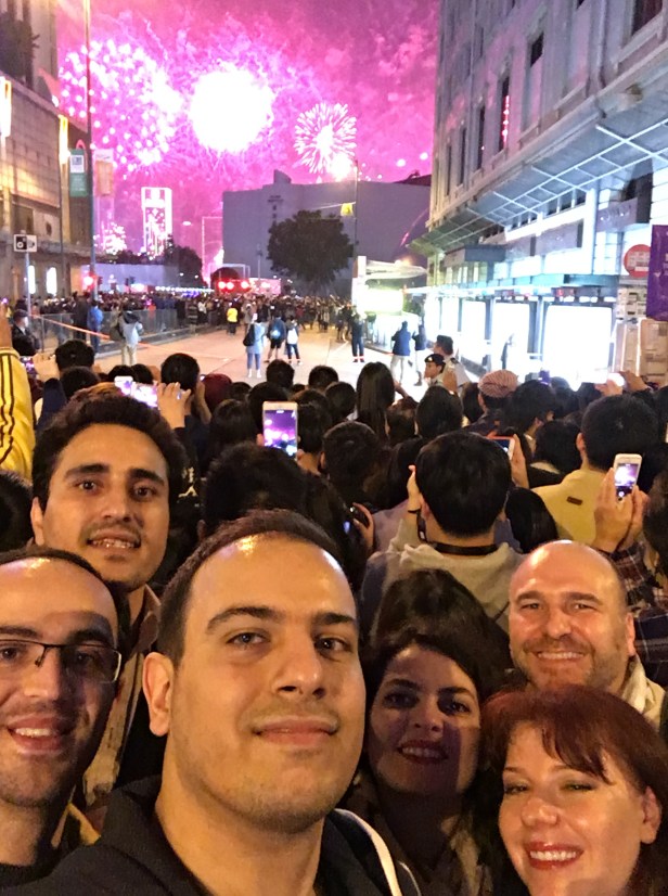 Até que gostei dos fogos em Hong Kong. Muito bonito!