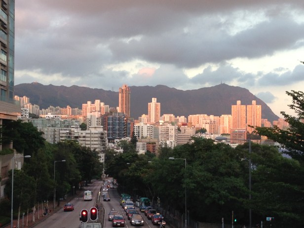 Essa montanha em Kowloon Tong, Hong Kong é a minha Serra do Curral.