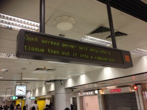 Display no metrô: "não espalhe seus germes- cuspa somente em um lenço de papel e jogue em uma lixeira"