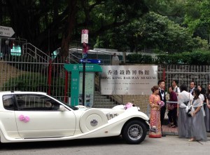 Noiva chinesa com vestido tradicional belíssimo