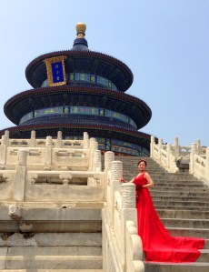 Noiva chinesa com vestido vermelho