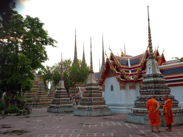 monges na tailandia