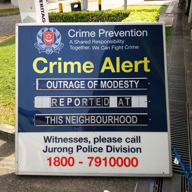 placa prevencao crime na rua em Singapura.jpg